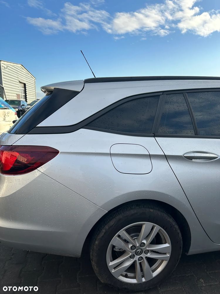OPEL ASTRA V K KOMBI Z176 BŁOTNIK PRAWY TYLNY