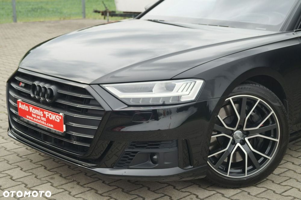 Audi S8 - 2