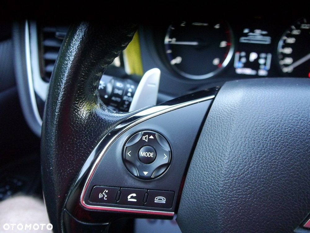 Mitsubishi Outlander - 32