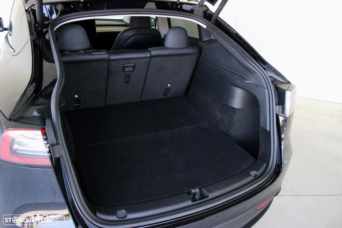 Tesla Model Y - 13