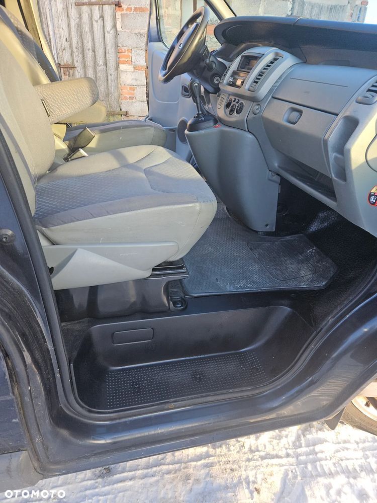 Renault Trafic L1H1 Passenger Quickshift - 23