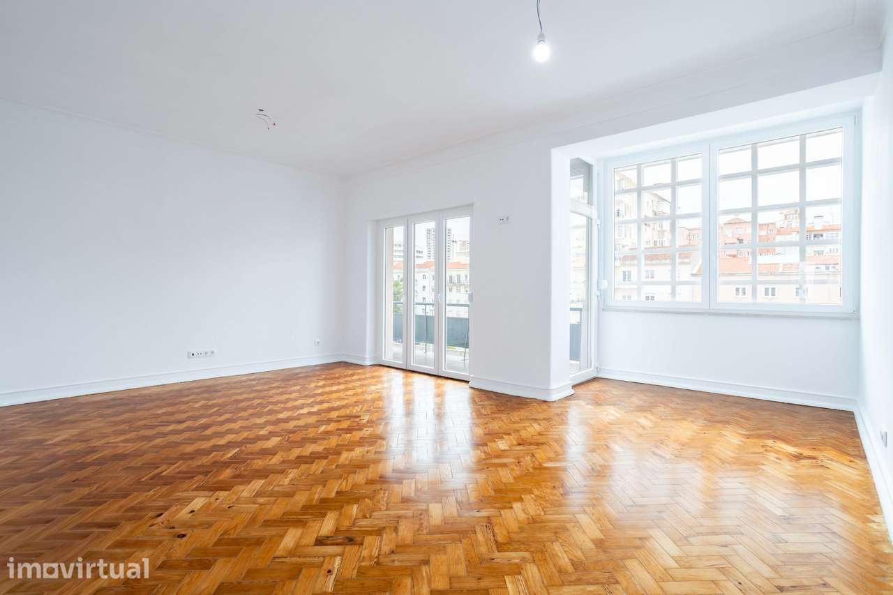 Apartamento T3 Remodelado junto à Av. de Roma - Grande imagem: 4/37