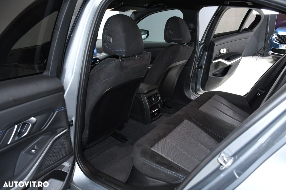 BMW Seria 3 320i xDrive AT - 37