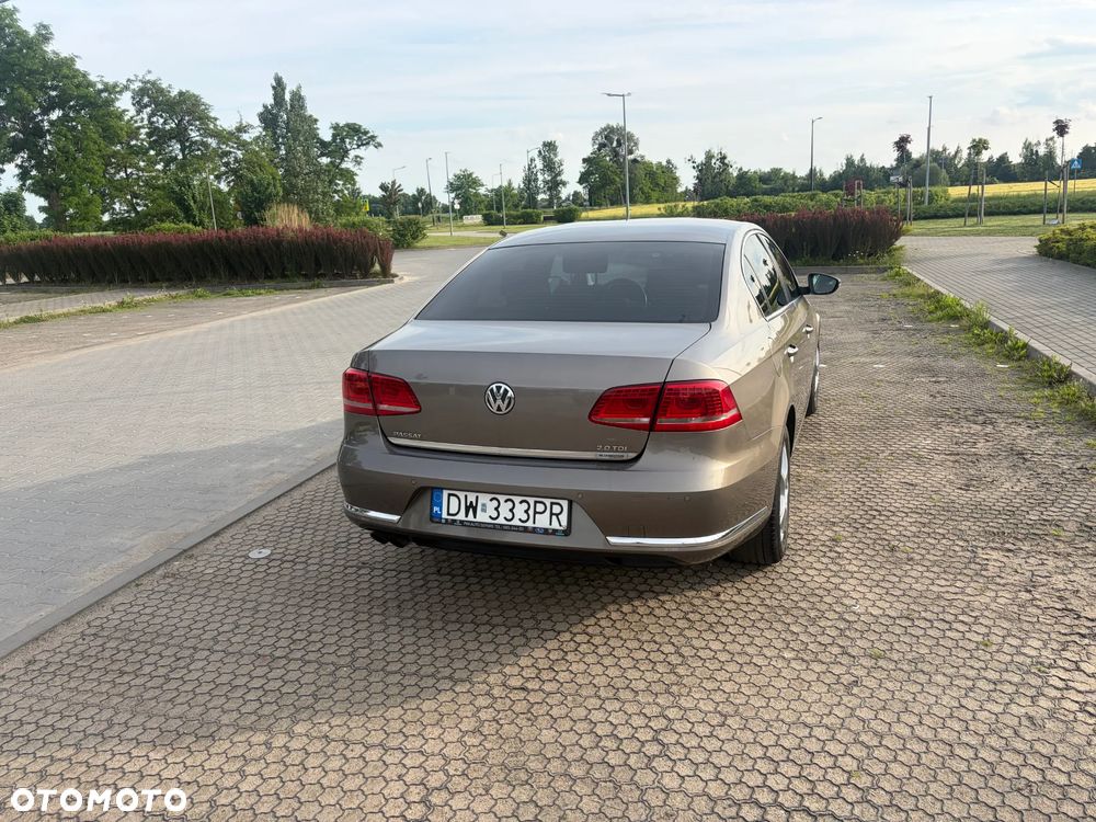Volkswagen Passat 2.0 TDI Comfortline - 11