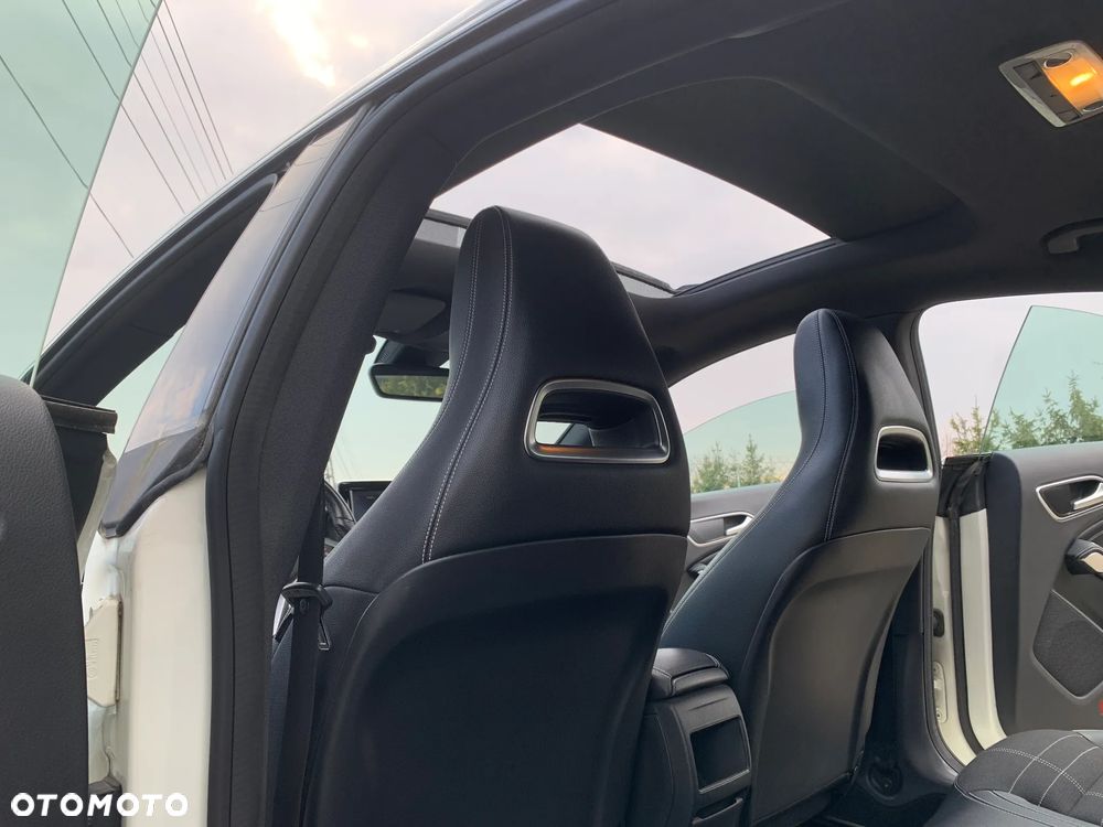 Mercedes-Benz CLA 200 Urban - 23