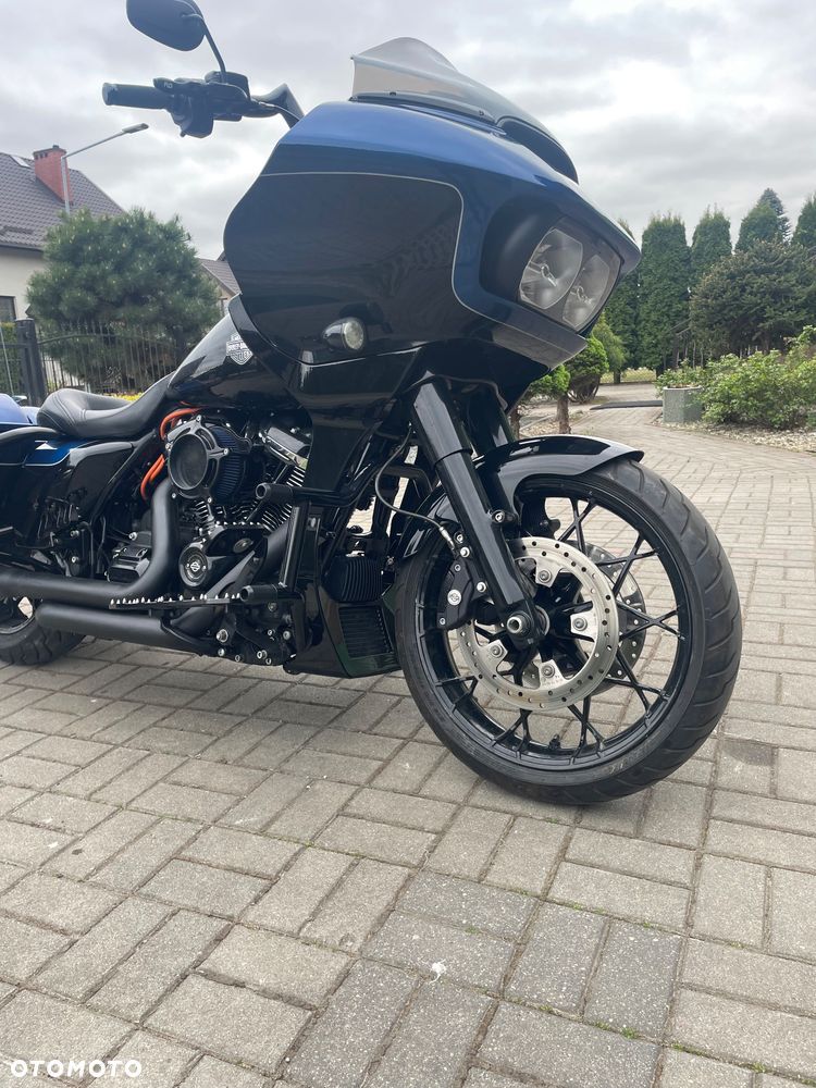 Harley-Davidson Touring Road Glide - 2