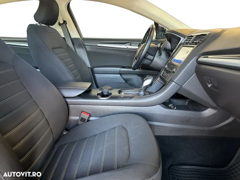 Ford Mondeo 2.0 HEV Trend - 12