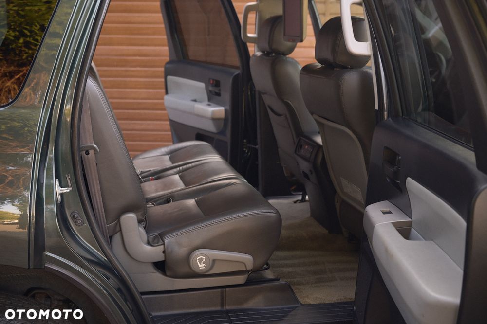 Toyota Sequoia - 19