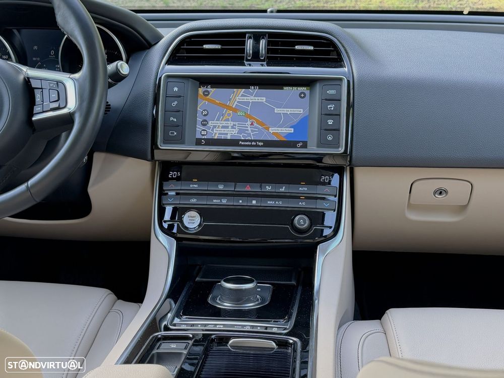 Jaguar XE 2.0 D Prestige Aut. - 17