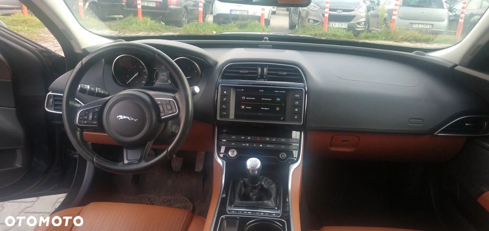 Jaguar XE E-Performance Prestige - 8