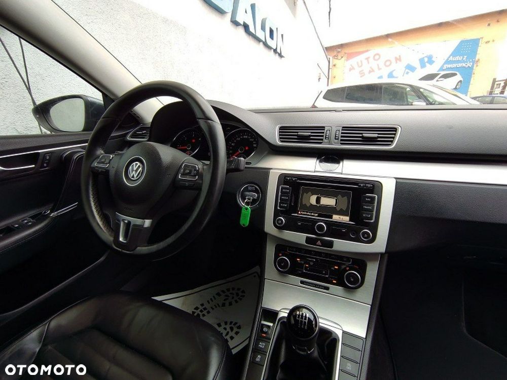 Volkswagen Passat - 12