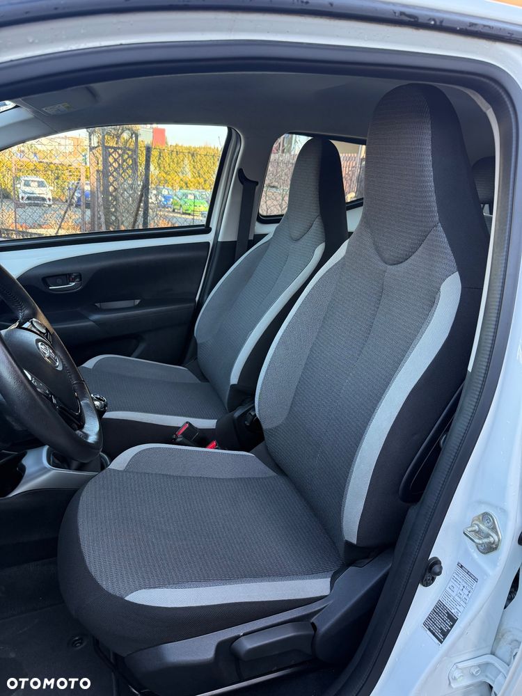 Toyota Aygo x-play connect - 9