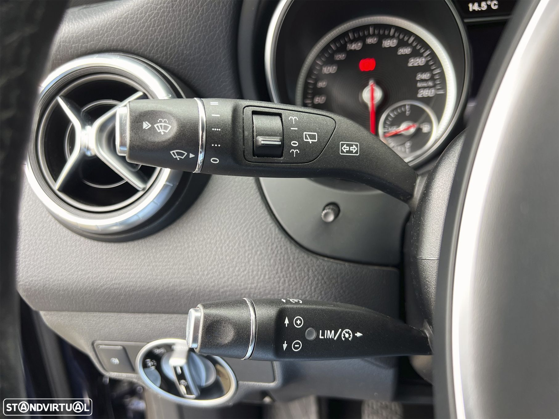 Mercedes-Benz CLA 180 d Shooting Brake - 14