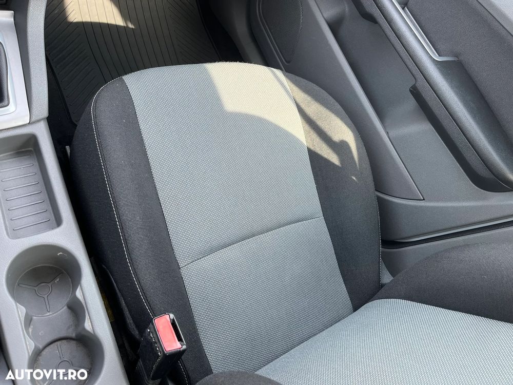 Ford Focus 1.4i Ambiente - 26