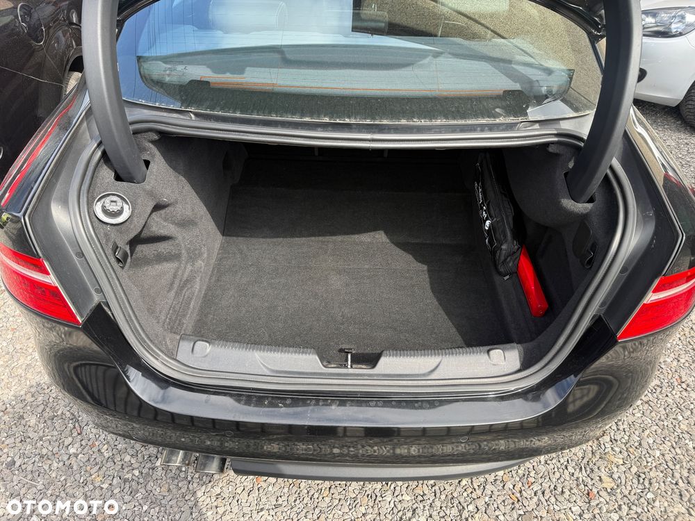 Jaguar XE 20d R-Sport - 17