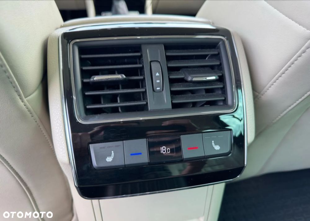 Skoda Superb 2.0 TDI L&K DSG - 27