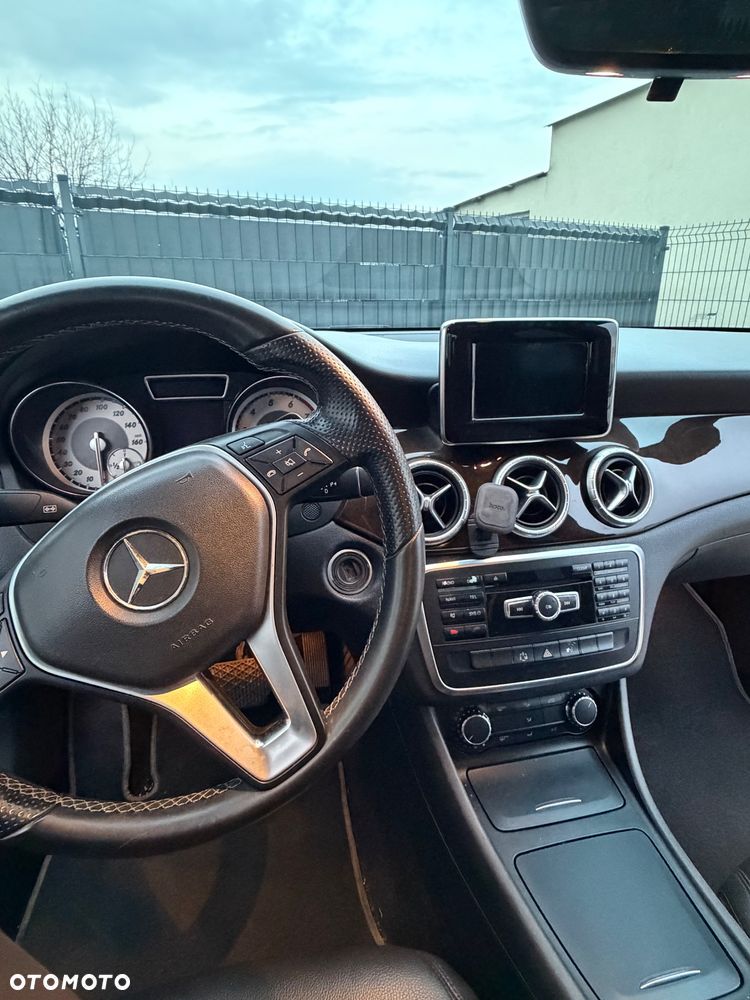 Mercedes-Benz CLA 250 7G-DCT - 13
