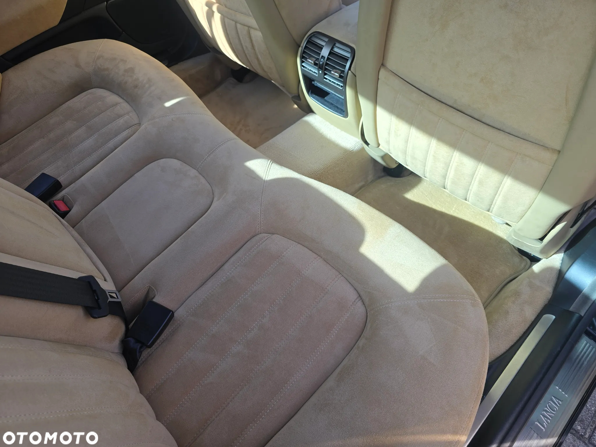 Lancia Thesis 2.4 JTD Executive - 23