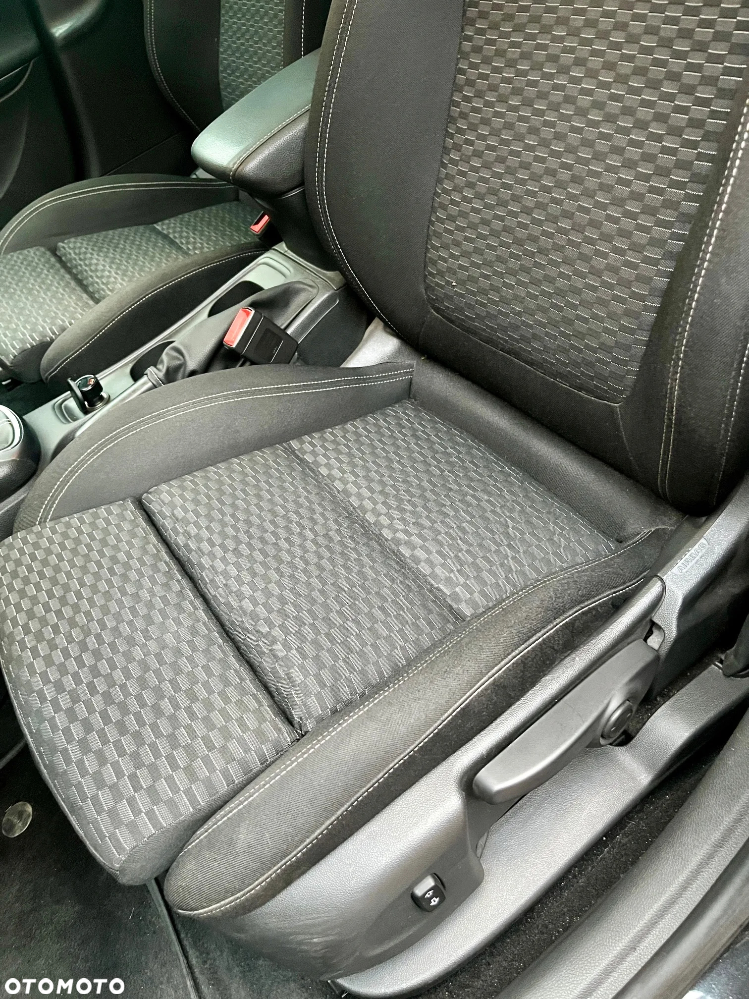 Opel Astra V 1.6 CDTI Essentia S&S - 4