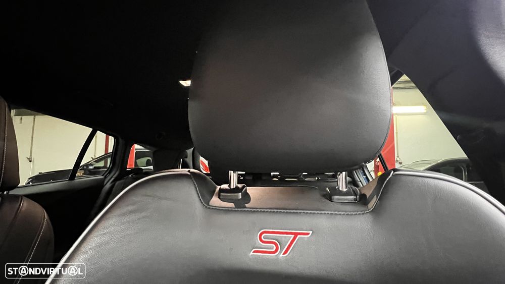 Ford Focus SW 2.3 EcoBoost S&S ST - 39