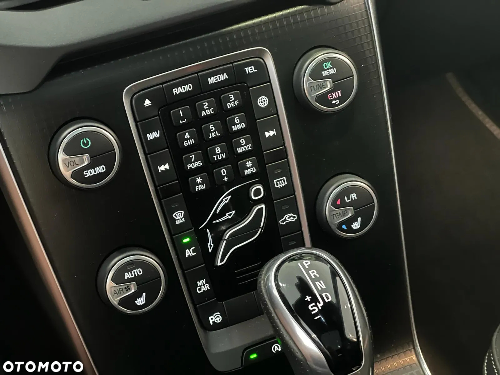 Volvo V40 D3 Geartronic RDesign - 28