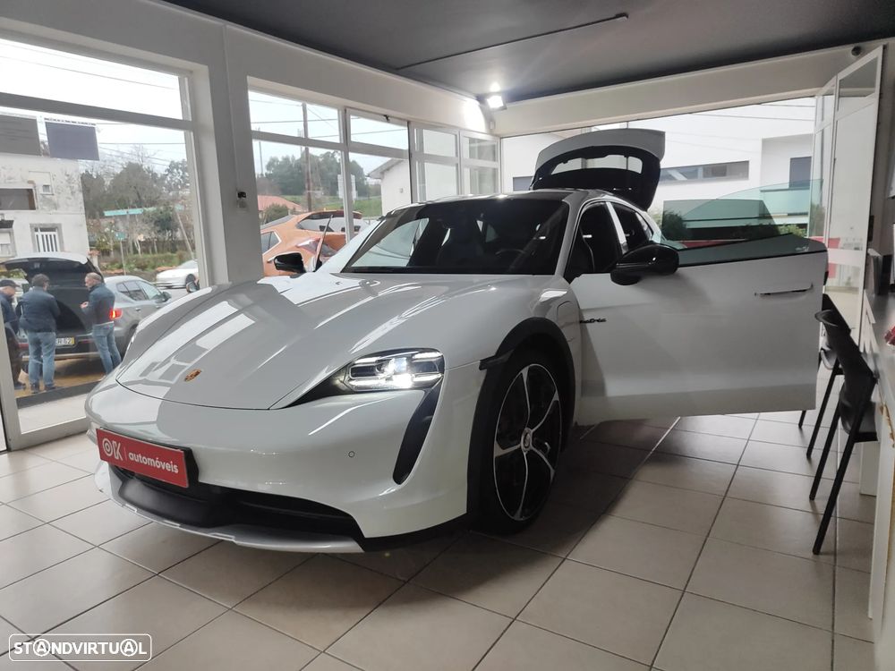 Porsche Taycan Cross Turismo 4 - 25