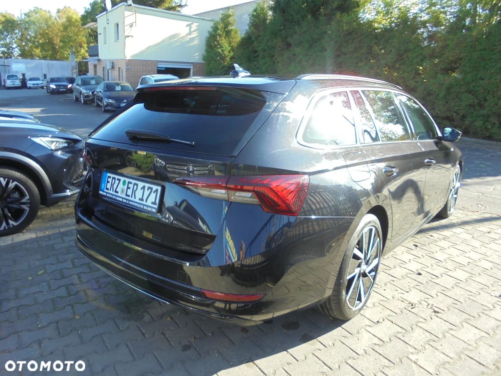 Skoda Octavia 2.0 TDI DSG Sportline - 4