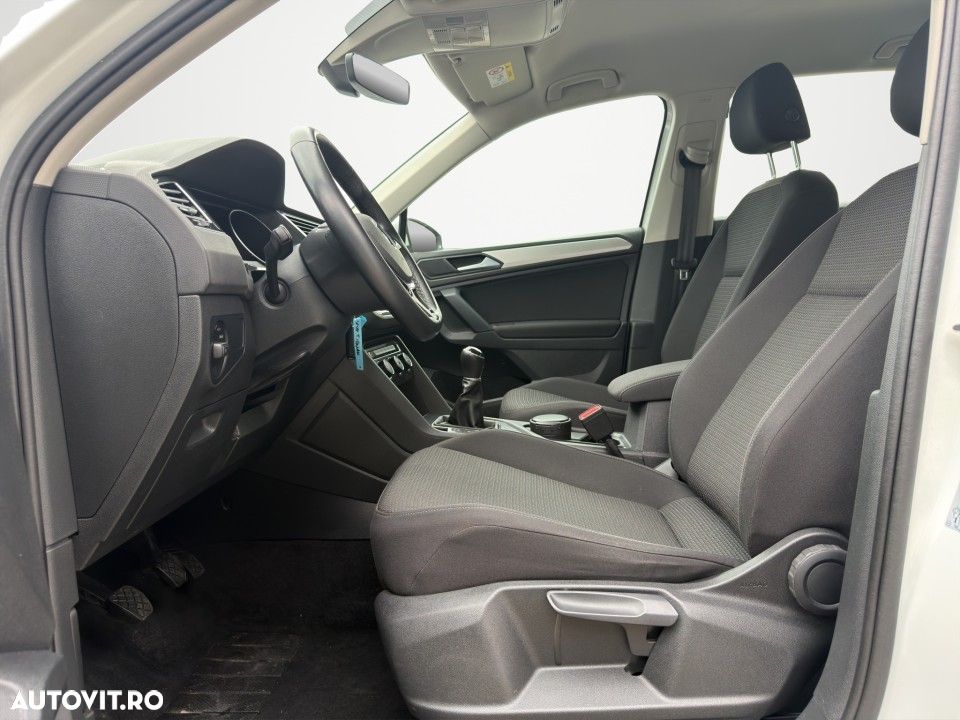 Volkswagen Tiguan - 12