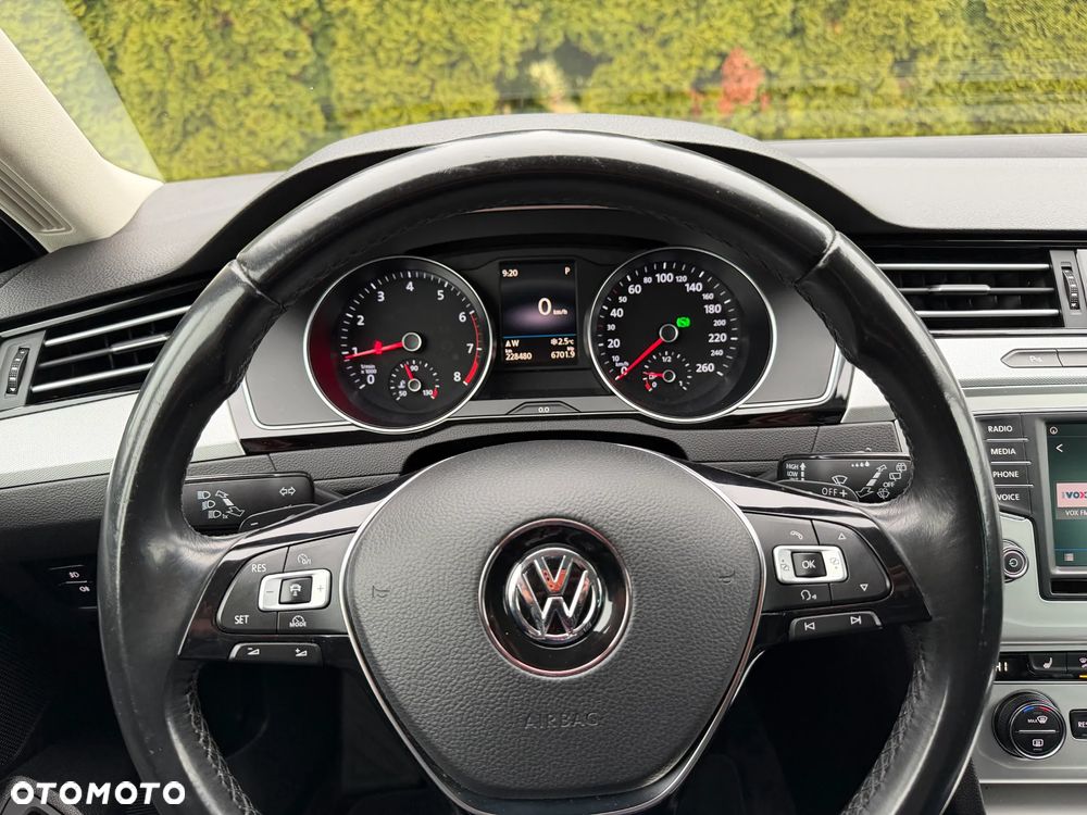 Volkswagen Passat - 35