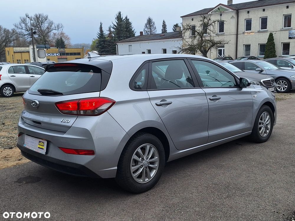 Hyundai i30 1.5 DPI Classic + - 5