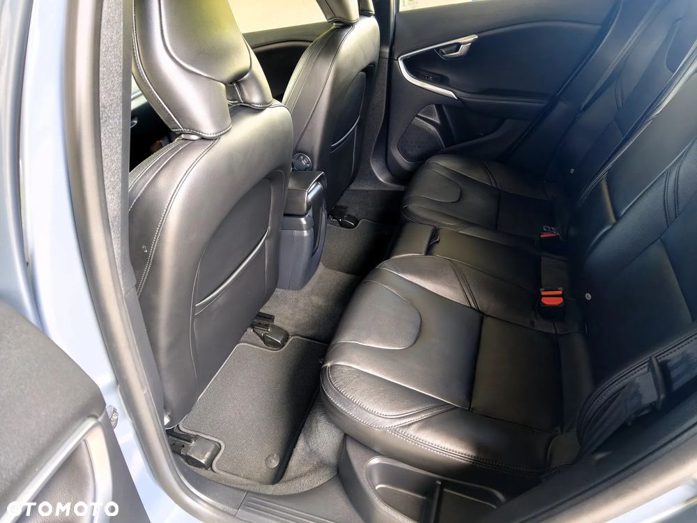 Volvo V40 T2 Drive-E Momentum - 22