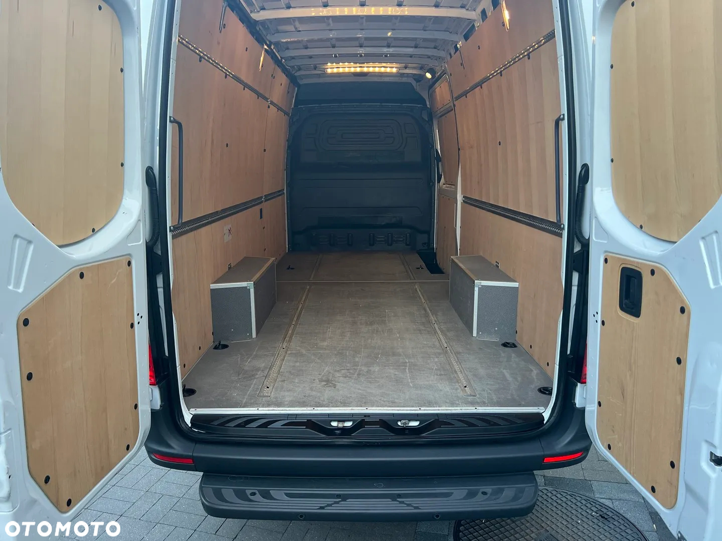 Mercedes-Benz Sprinter - 9