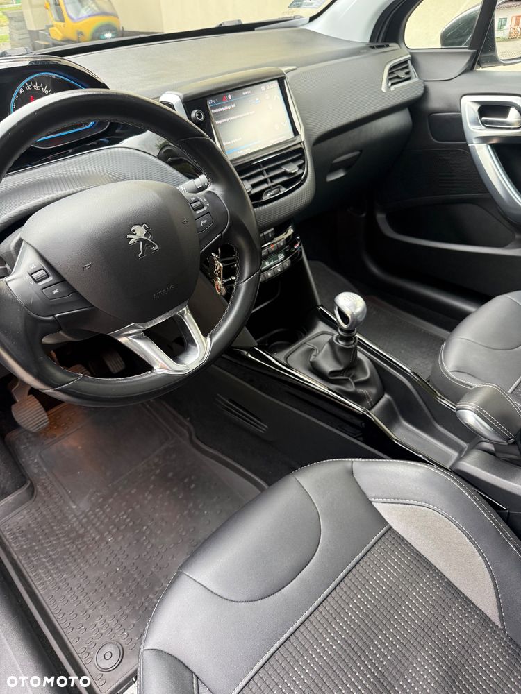 Peugeot 2008 1.2 Pure Tech GPF Allure S&S - 6