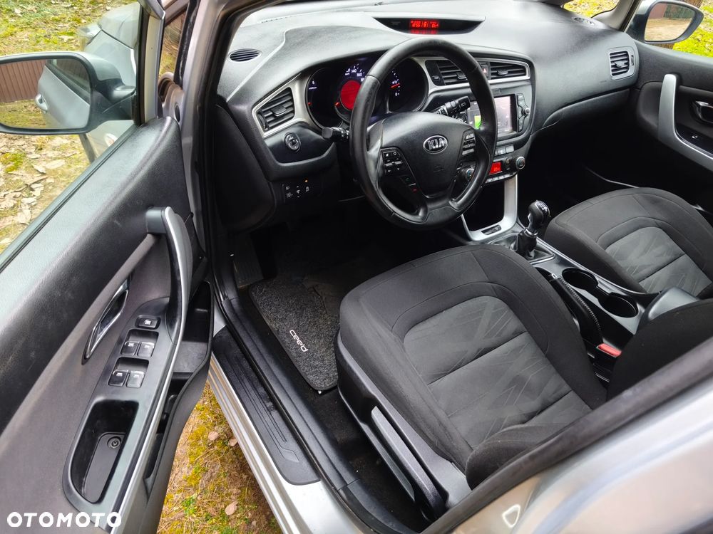 Kia Ceed 1.6 CRDi 136 ISG Dream-Team Edition - 10