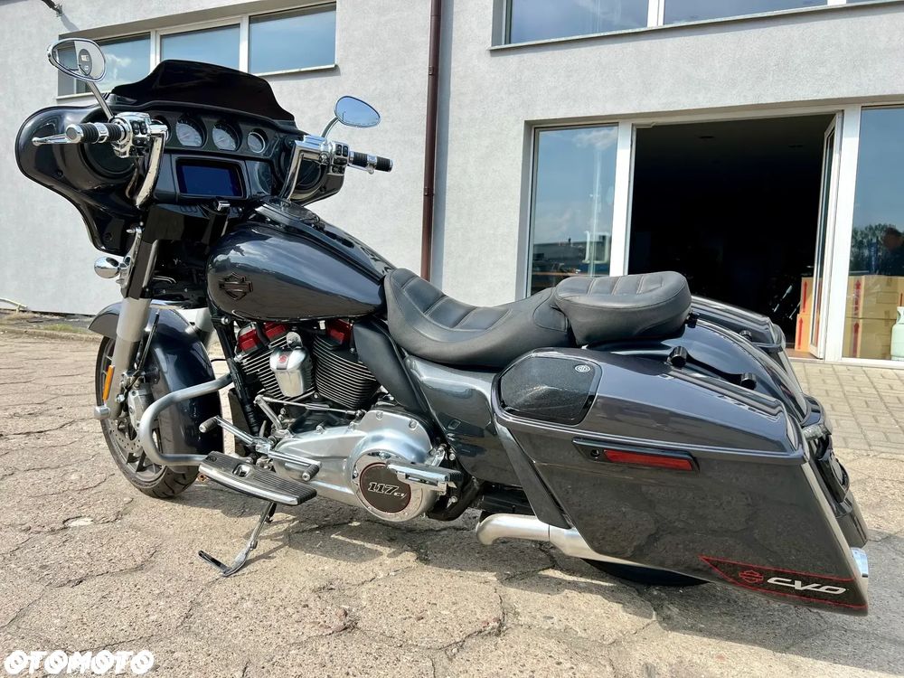 Harley-Davidson CVO Street Glide - 36