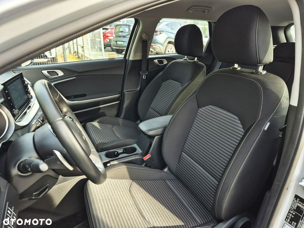 Kia Ceed 1.5 T-GDI M DCT - 11