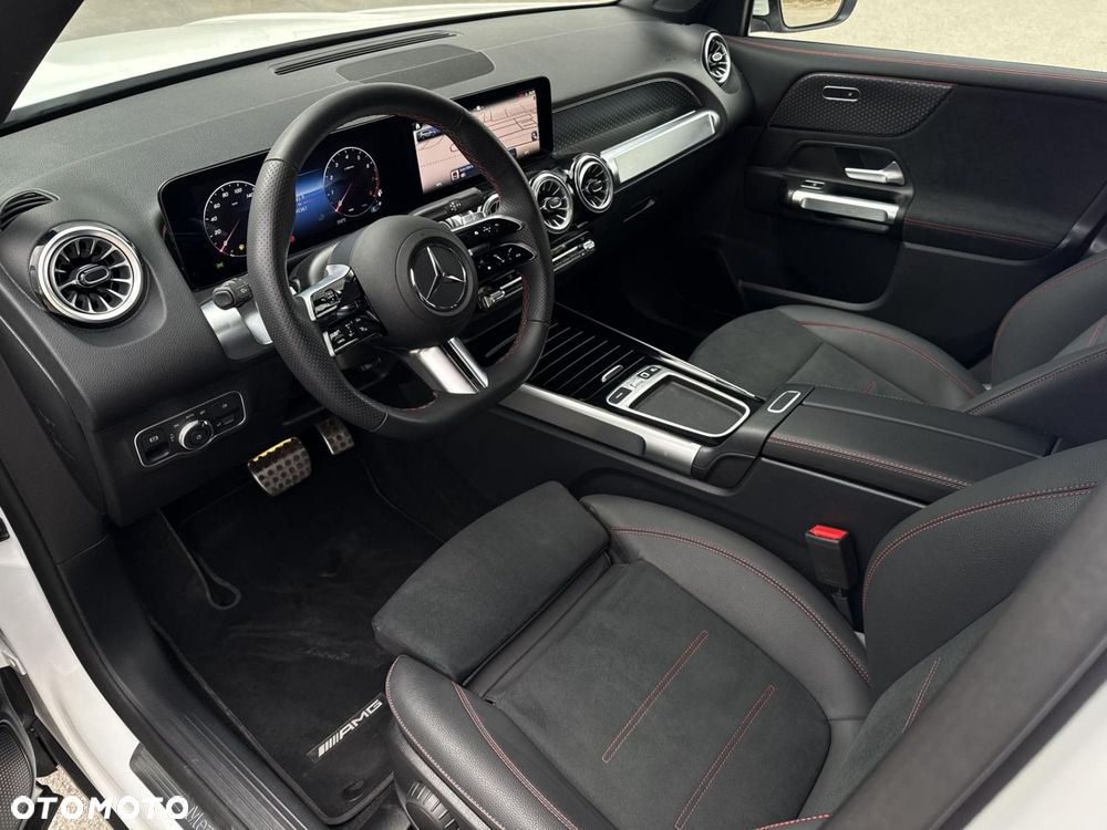 Mercedes-Benz GLB - 11