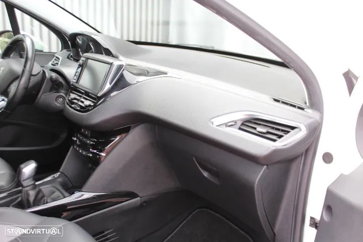 Peugeot 2008 1.2 PureTech Allure - 42
