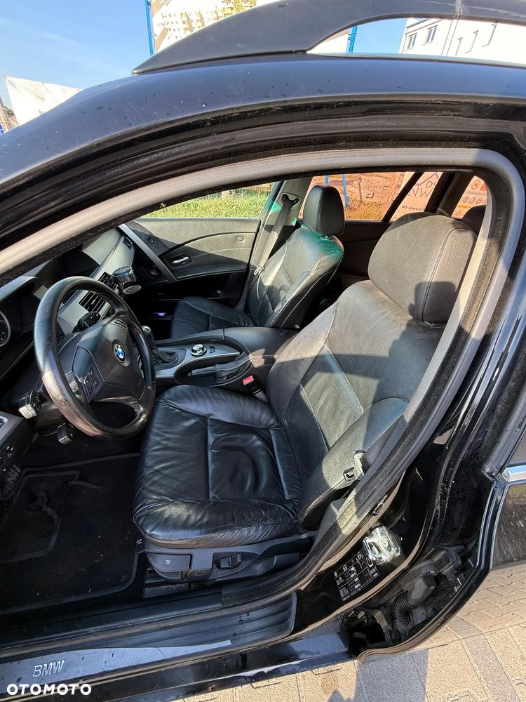 BMW Seria 5 525d - 12