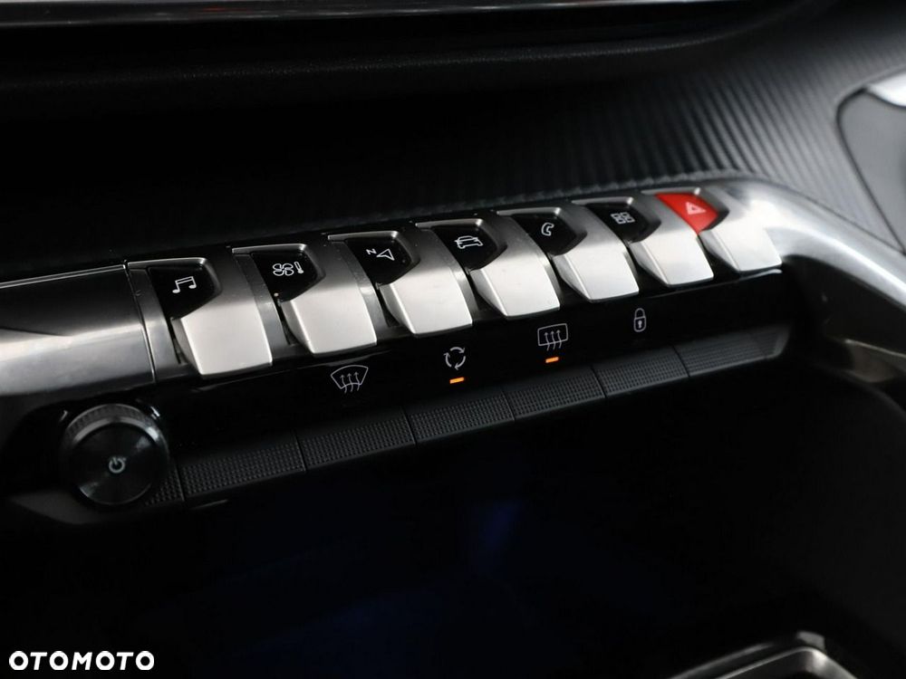 Peugeot 3008 1.2 PureTech Active S&S EAT8 - 29