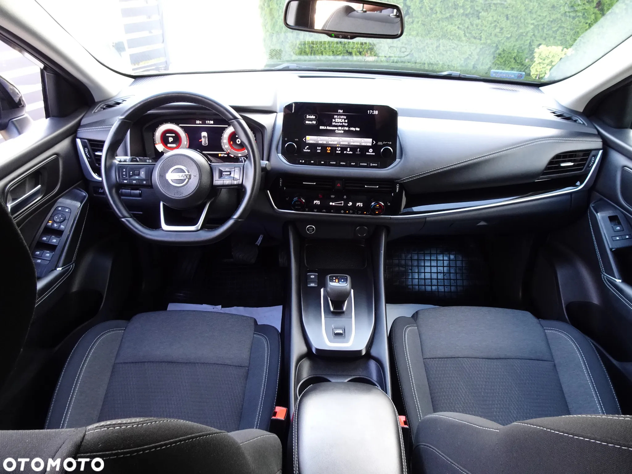 Nissan Qashqai 1.3 DIG-T N-Connecta DCT - 24