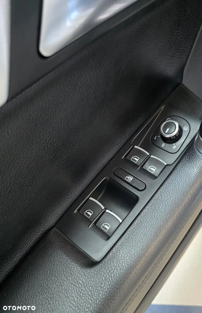 Volkswagen Passat 2.0 TDI Highline DSG - 33