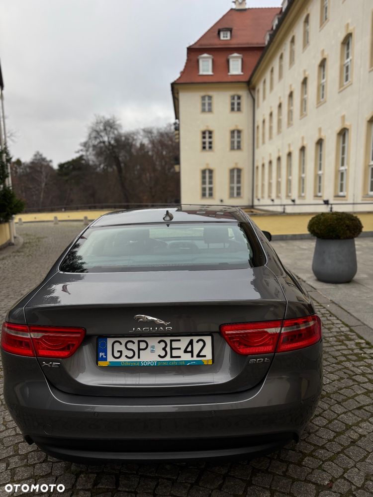 Jaguar XE 2.0 T Pure - 5