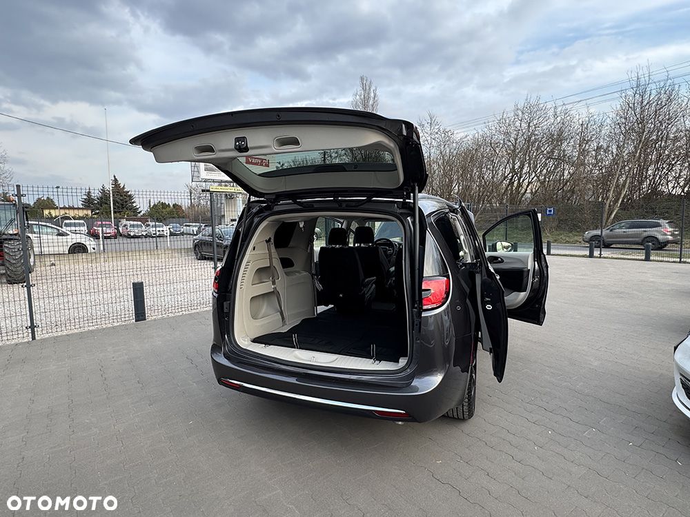 Chrysler Pacifica - 16