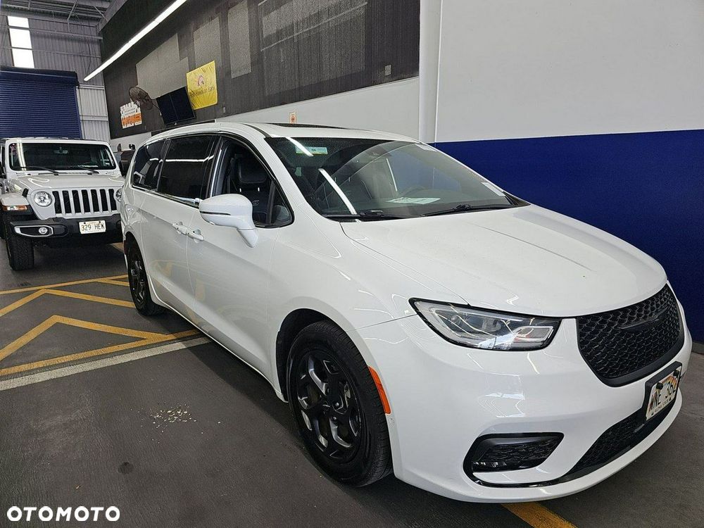 Chrysler Pacifica - 2