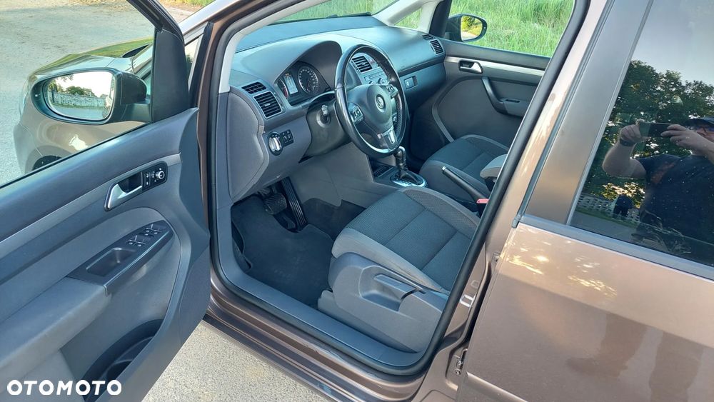 Volkswagen Touran 1.6 TDI DPF Highline DSG - 12