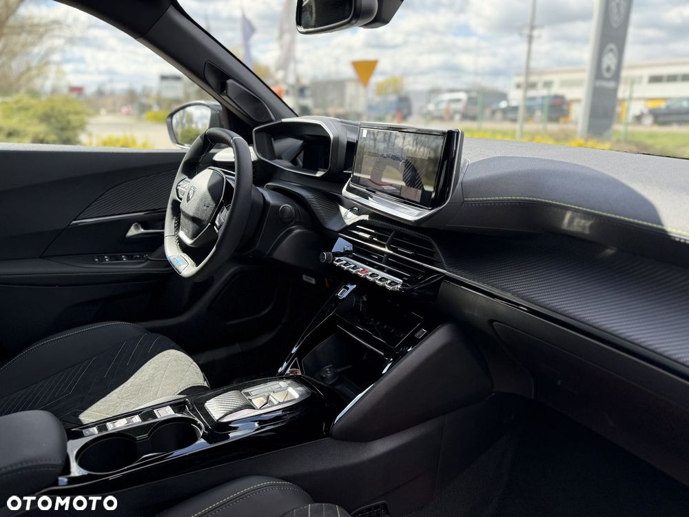 Peugeot 2008 PureTech mHEV GT E-DCS6 - 18