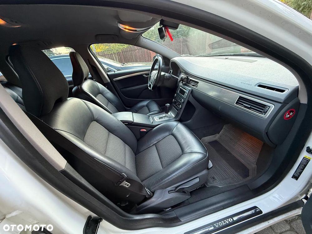 Volvo V70 2.5T Momentum - 9