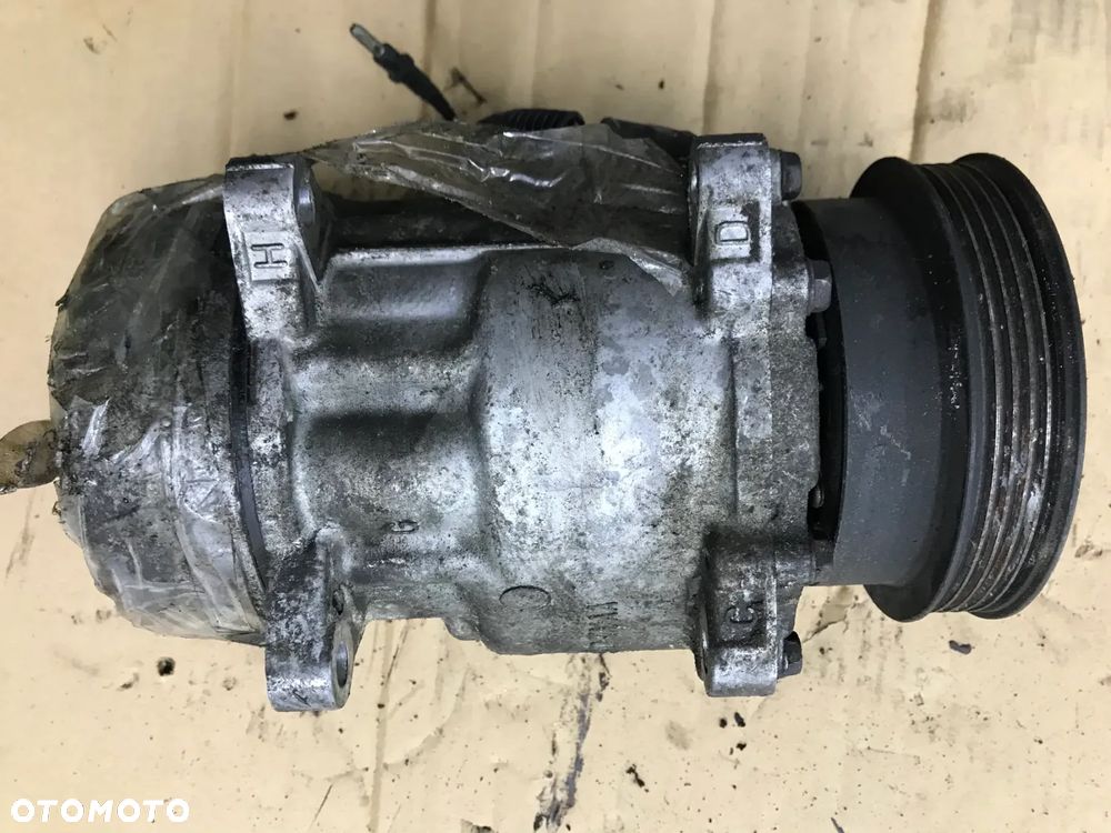 Kompresor klimatyzacji Renault Scenic Megane Clio Laguna sprężarka 7700866491D - 2