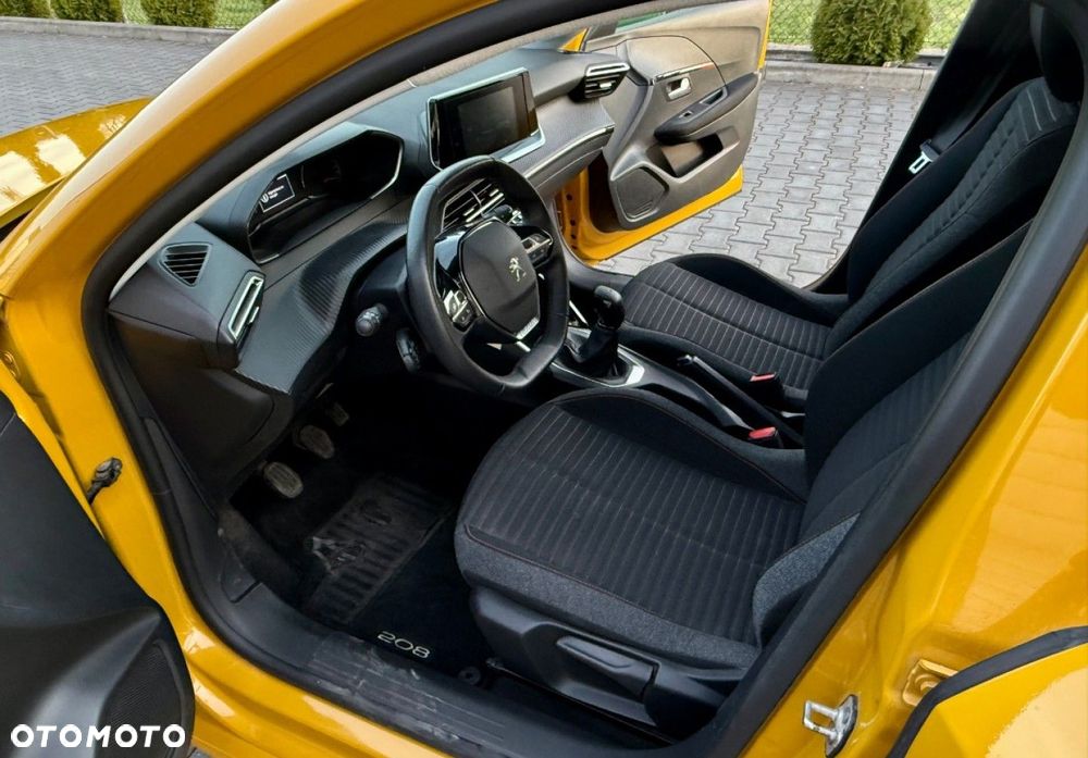 Peugeot 208 - 16